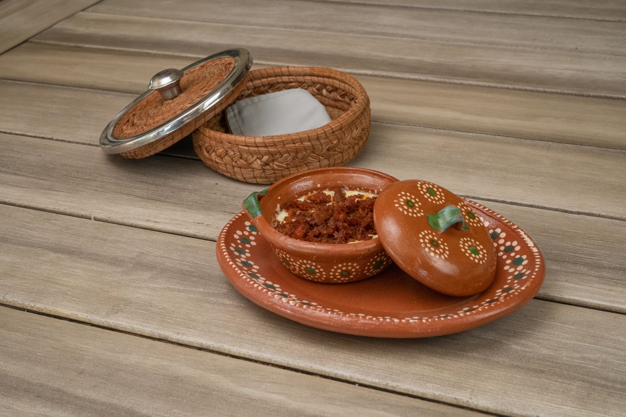 The Art of Drawing Readers In: Your attractive post title goes here Mexican chorizo served in a traditional clay pot, showcasing authentic cuisine in Salamanca, Mexico.